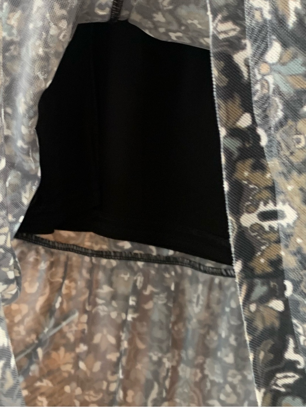 Canyon Retreat black print tiered skirt size medium - Picture 12 of 12